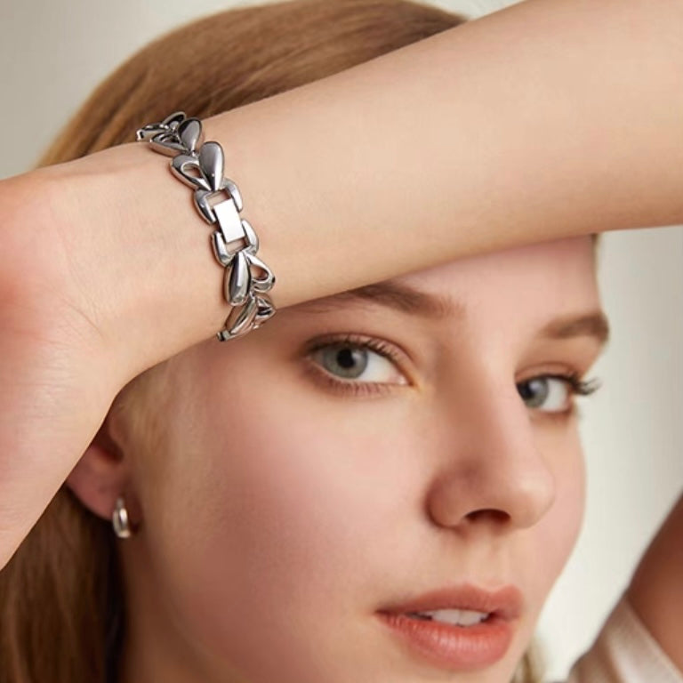 磨き上げられたラブウォッチバンド