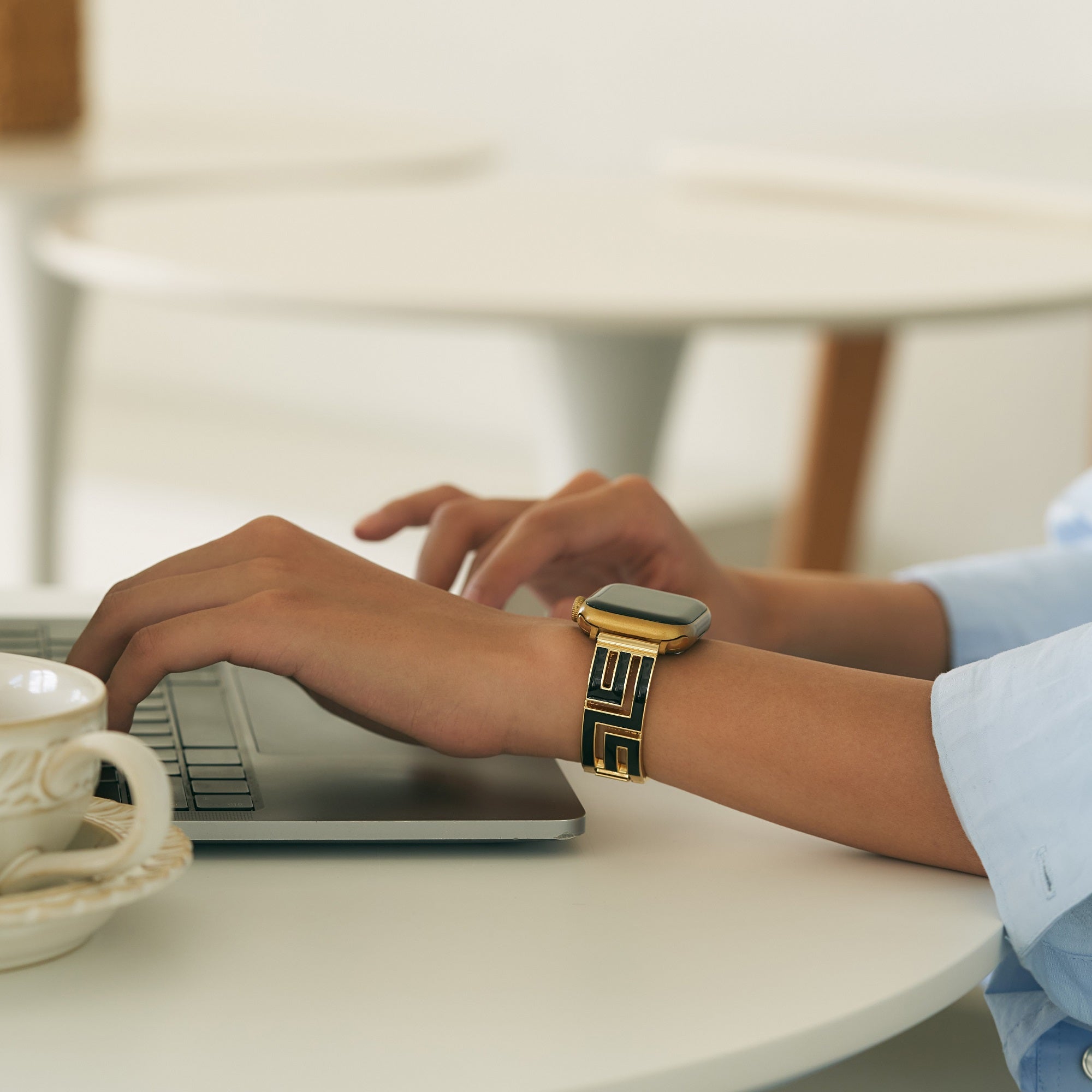 سوار ساعة مجوف من مادة جيولوجية