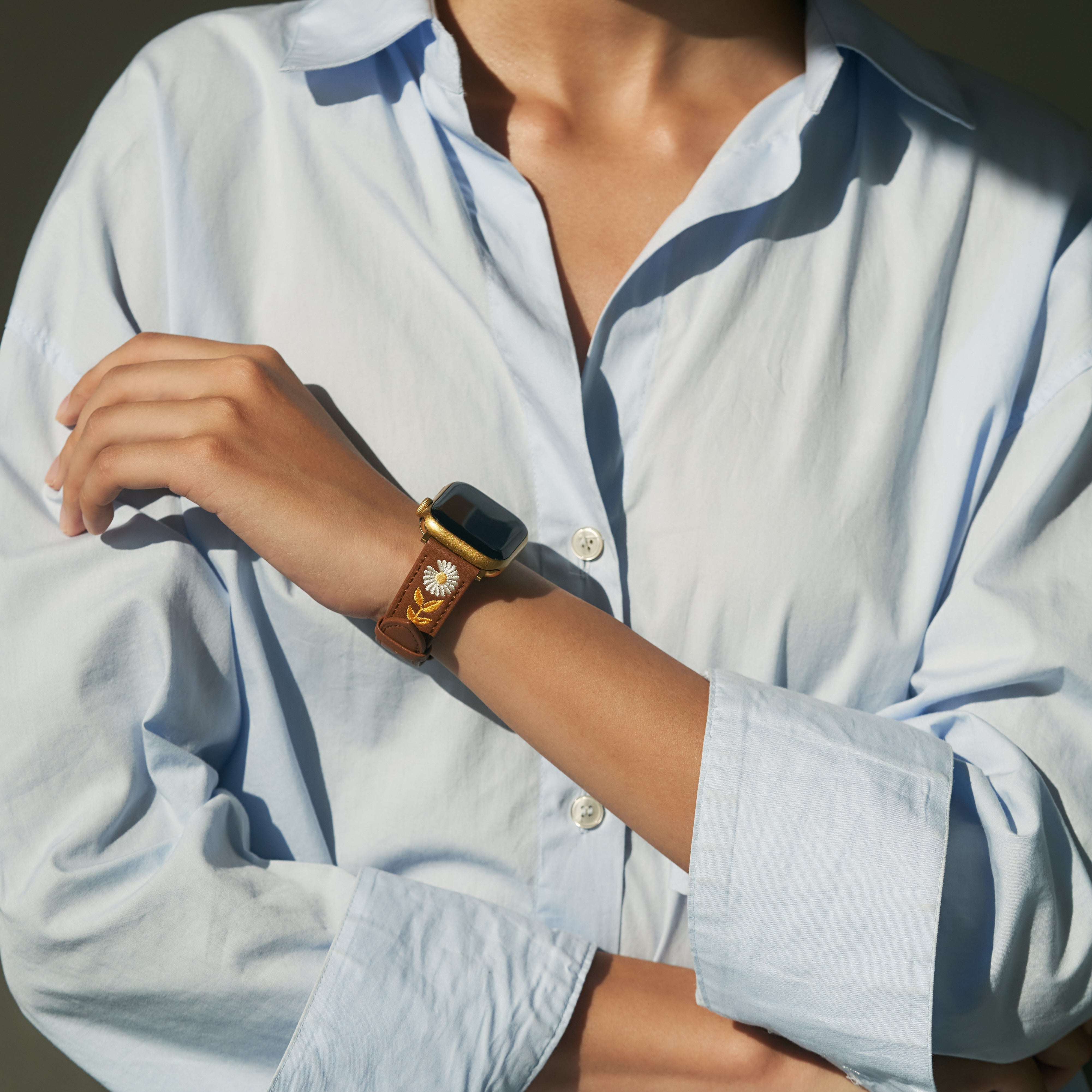 Besticktes Gänseblümchen-Lederarmband für Apple Watch