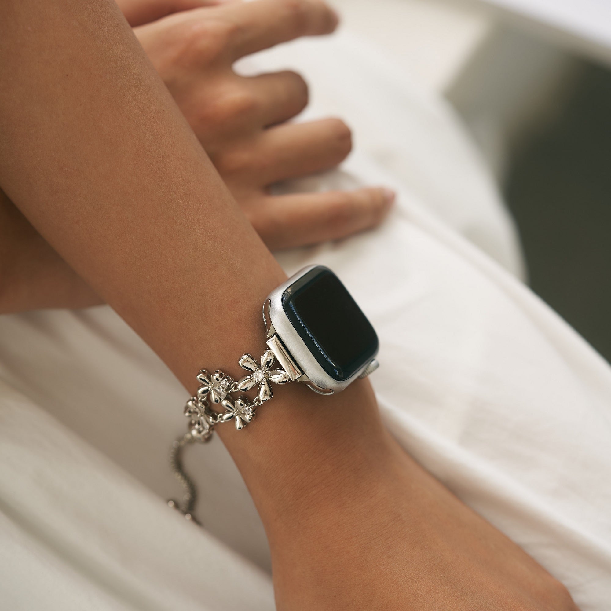 Apple Watch用フラワーズブルームウォッチバンド