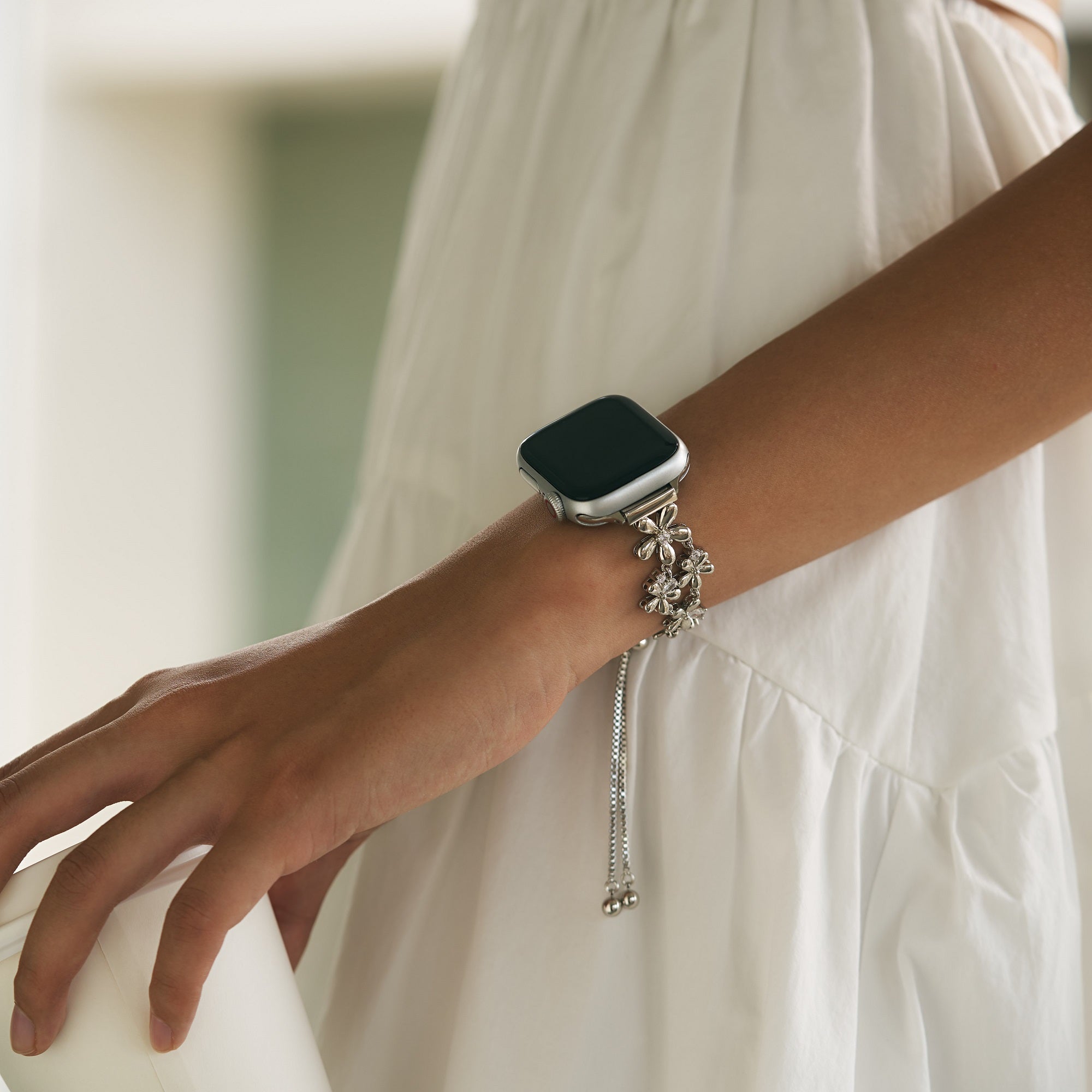 Apple Watch用フラワーズブルームウォッチバンド