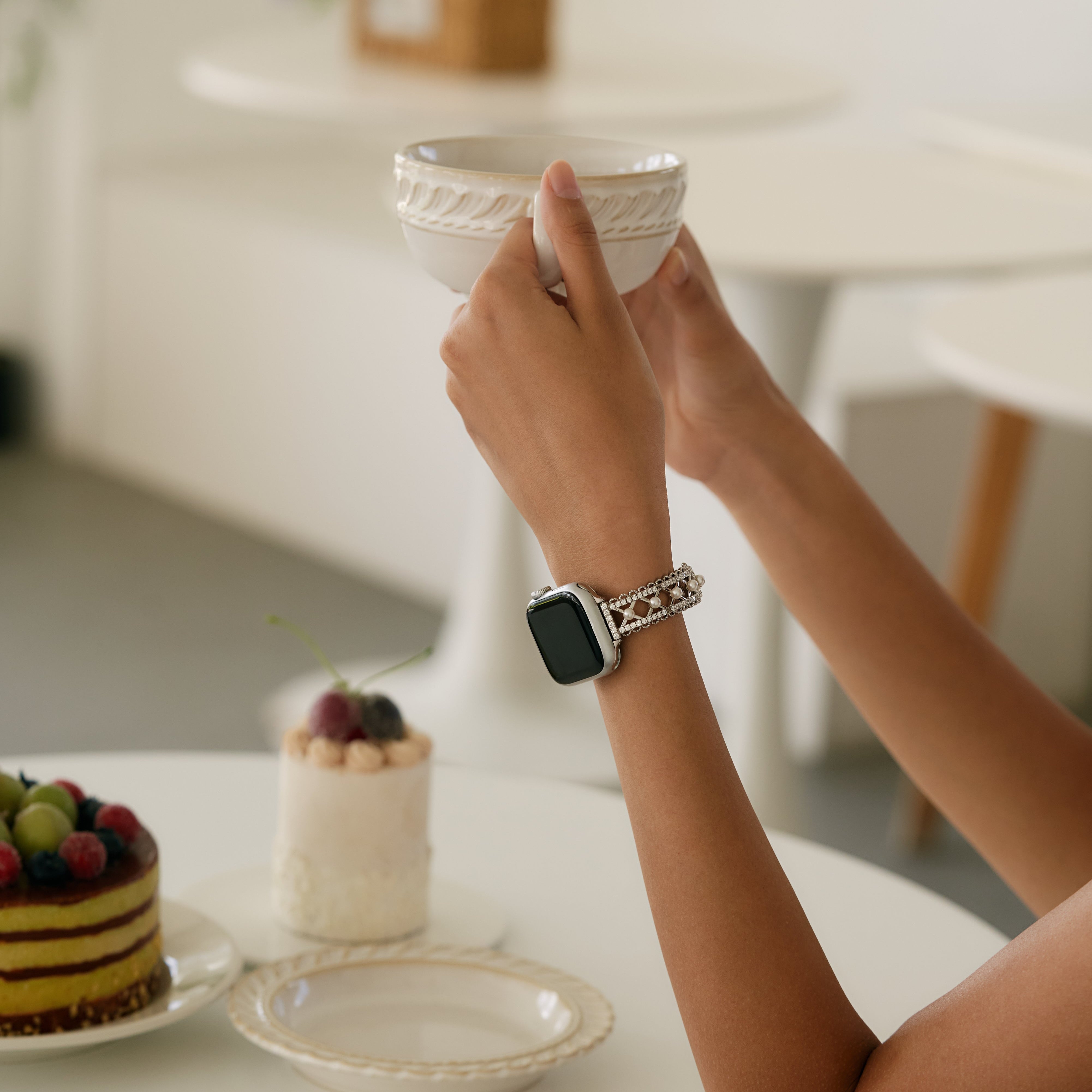 Apple Watch用レディース用レース風パールウォッチバンド