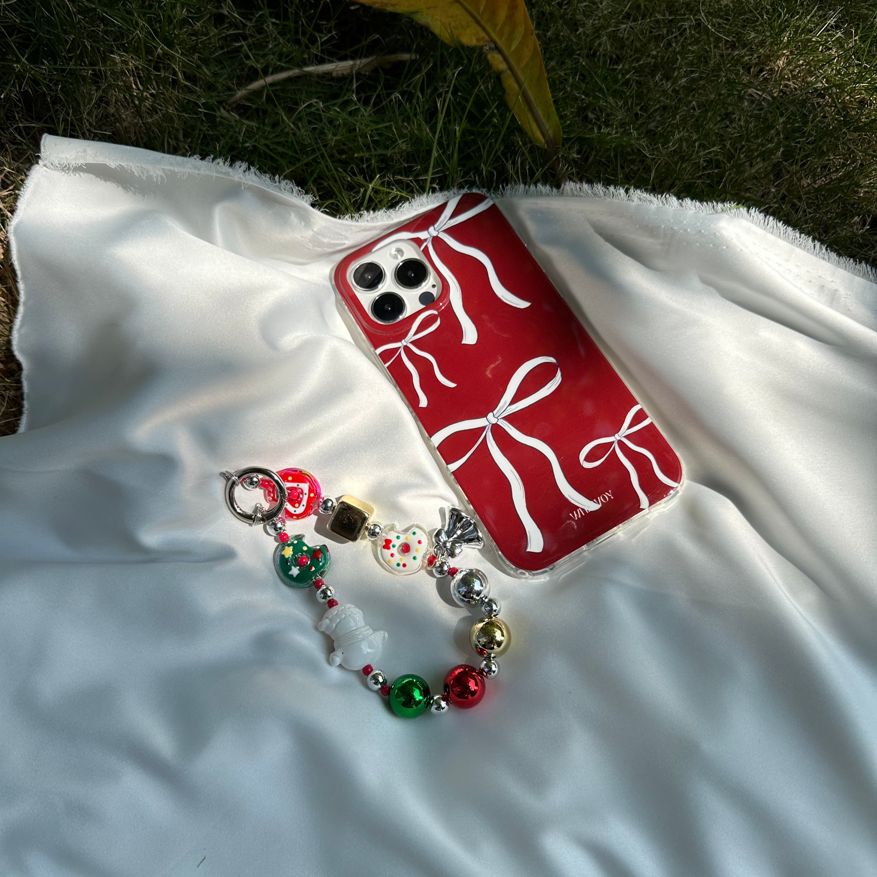 蝶結びの散らばったスマホケース