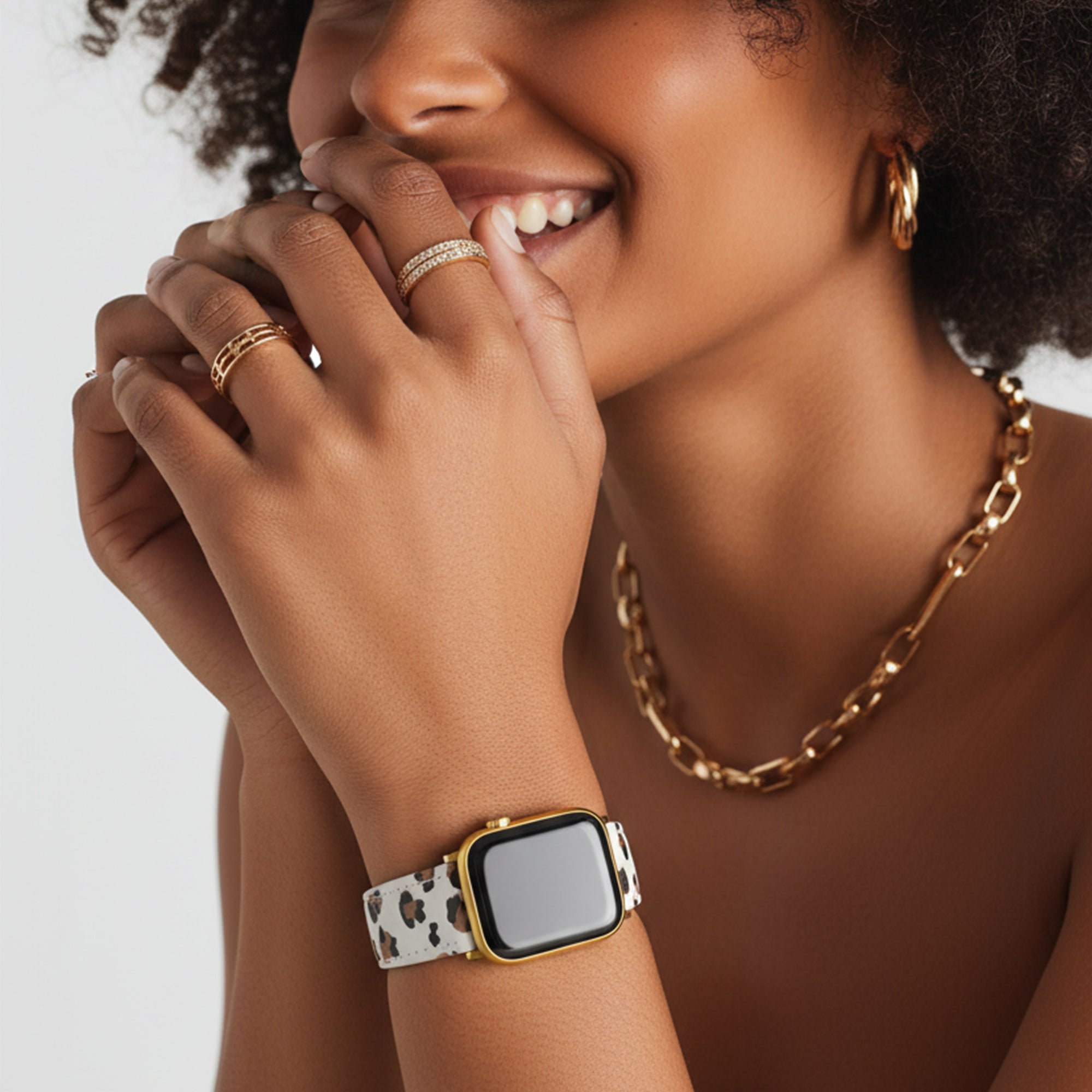 سوار ساعة نسائي من الجلد بطبعة جلد النمر لـ Fitbit 